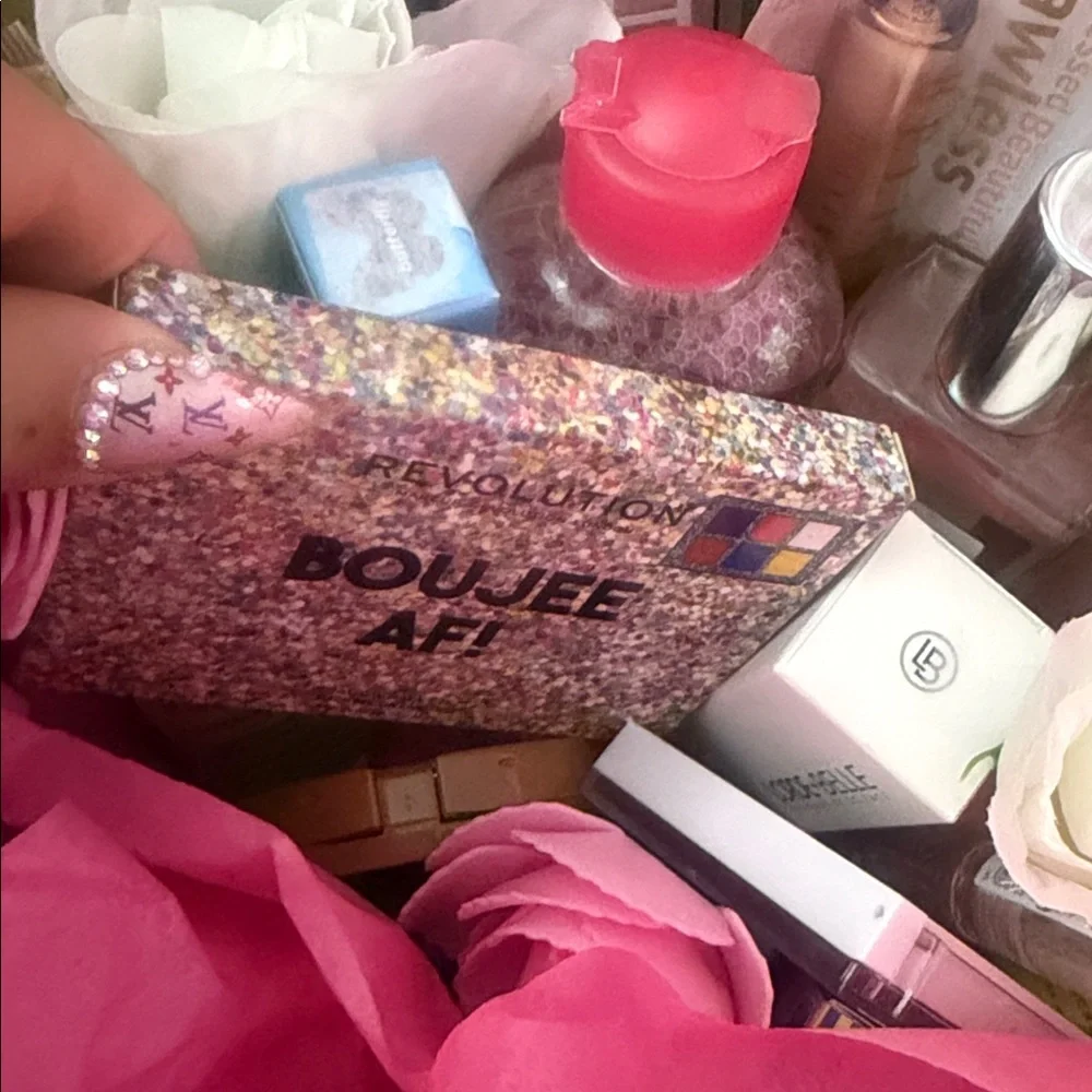 Makeup Gift Set with Pink and White Accents. Over 200$ in ultra products